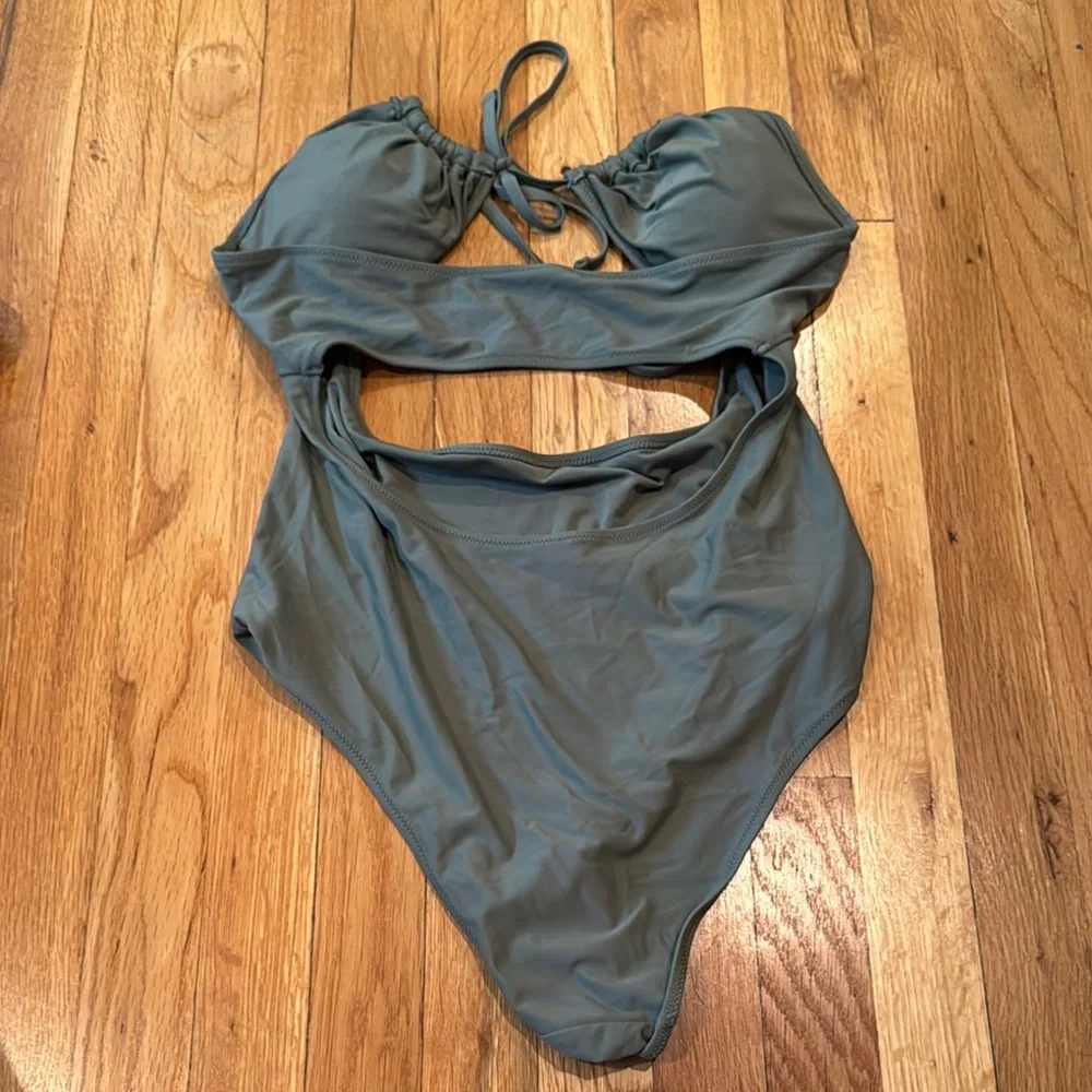 One-Piece Swimsuit - Picture 4 of 5